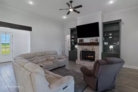 Living - 517 Hazel Park, Gloster, LA 71030 photo 2 of 2