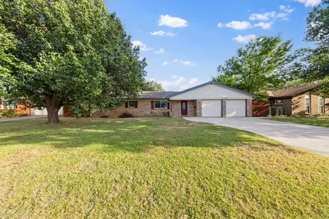 6736 Corona Dr, North Richland Hills, TX 76180