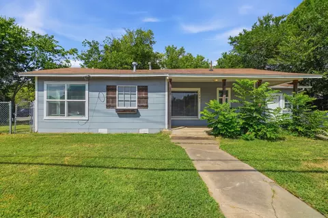 1401 Granbury St, Cleburne, TX 76033