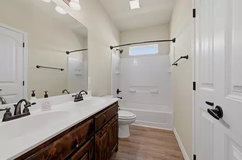 Bath - 816 E Northside Dr, Pilot Point, TX 76258 photo 3 of 3