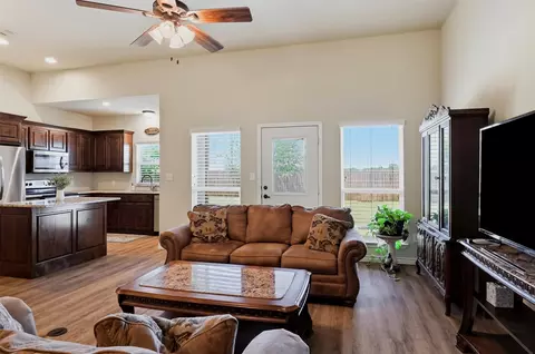 Living - 816 E Northside Dr, Pilot Point, TX 76258 photo 1 of 1