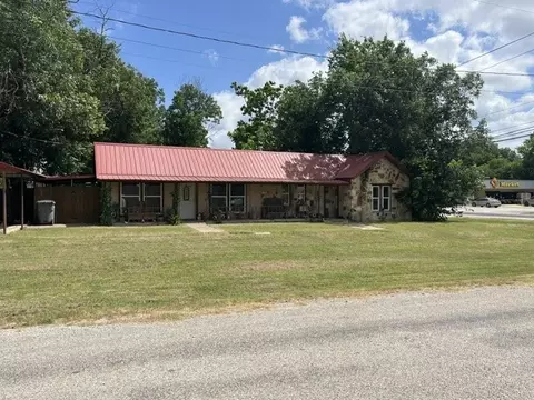 208 E 3rd St, Hico, TX 76457