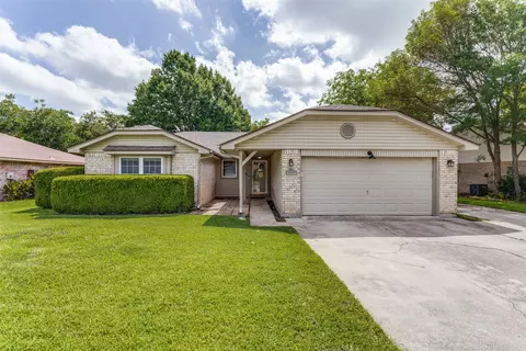 413 Goldfinch Dr, Fort Worth, TX 76108