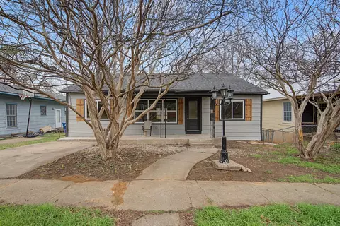 1411 W Gandy St, Denison, TX 75020