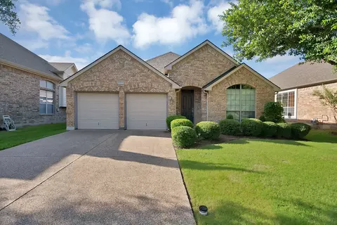 2743 Waterway Dr, Grand Prairie, TX 75054
