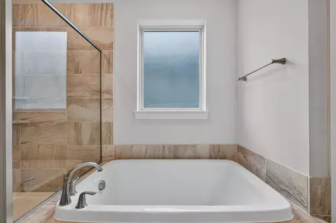 Bath - 9205 Lamar St, Rowlett, TX 75089 photo 2 of 3