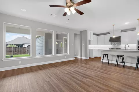 Living - 9205 Lamar St, Rowlett, TX 75089 photo 2 of 4
