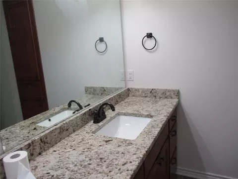 Bath - 148 Mill St, Emory, TX 75440 photo 4 of 5