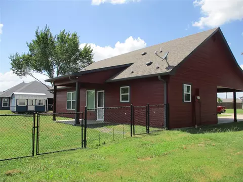 Exterior - 148 Mill St, Emory, TX 75440 photo 4 of 10
