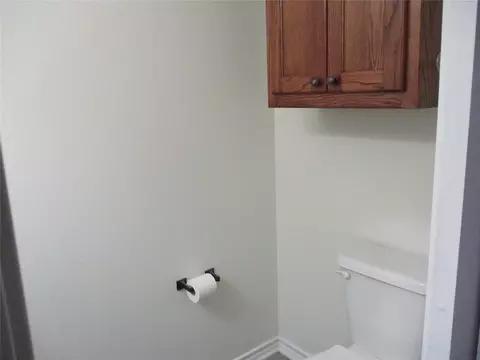 Bath - 148 Mill St, Emory, TX 75440 photo 2 of 5