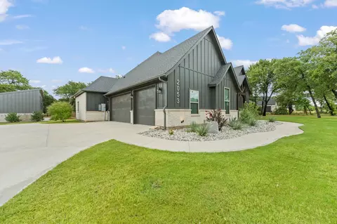 2053 Glenhollow Dr, Weatherford, TX 76088