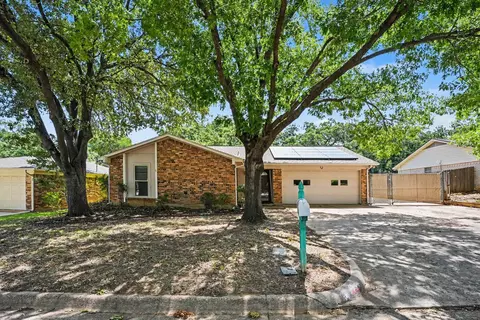 2721 Lucas Dr, Arlington, TX 76015