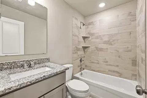 Bath - 3228 Dottavio Rd, Lorena, TX 76655 photo 4 of 4