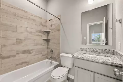 Bath - 3228 Dottavio Rd, Lorena, TX 76655 photo 3 of 4