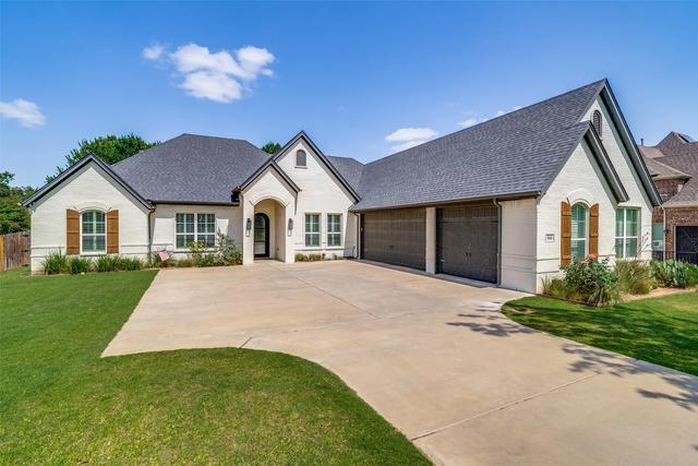 104 Falcon Crest Dr, Kennedale, TX 76060