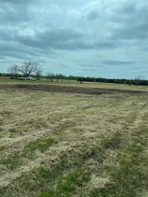 215 Freeman Rd, Denison, TX 75021 photo 2