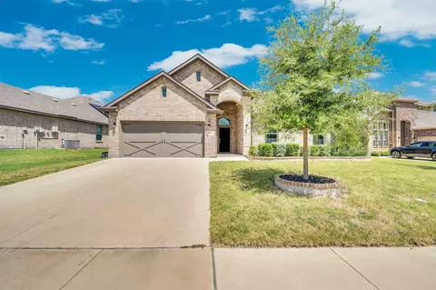 802 Grove Park Ln, Midlothian, TX 76065