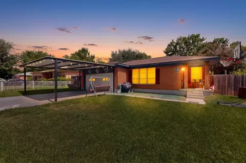 8933 Jennie Lee Ln, Dallas, TX 75227