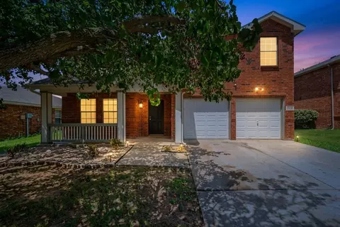 3425 Hermalinda Dr, Denton, TX 76207