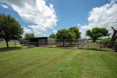 Exterior - 5327 Old Lorena Rd, Lorena, TX 76655 photo 10 of 11