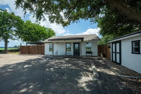 Exterior - 5327 Old Lorena Rd, Lorena, TX 76655 photo 3 of 11