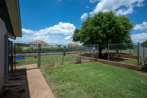 Exterior - 5327 Old Lorena Rd, Lorena, TX 76655 photo 6 of 11