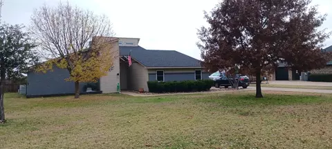 12 Cliff Dr, Mineral Wells, TX 76067