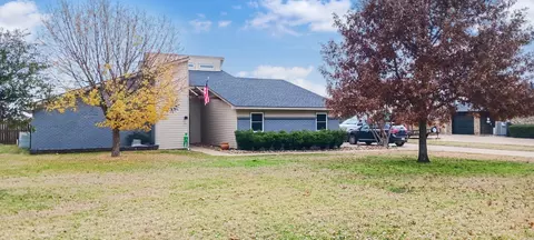 12 Cliff Dr, Mineral Wells, TX 76067