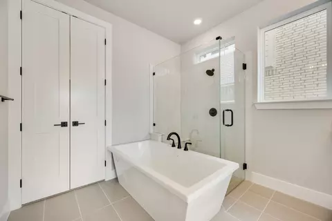 Bath - 1525 Euclid Aly, Corinth, TX 76208 photo 1 of 4