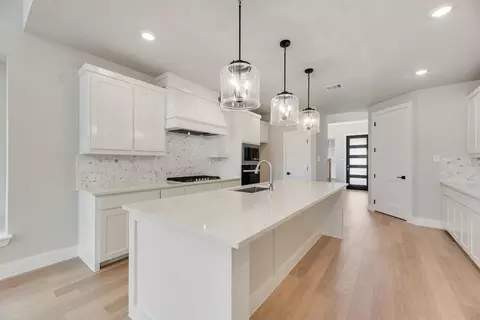 Kitchen - 1525 Euclid Aly, Corinth, TX 76208 photo 1 of 3