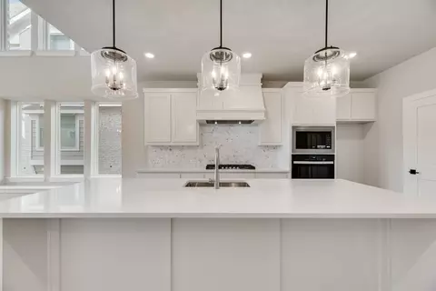 Kitchen - 1525 Euclid Aly, Corinth, TX 76208 photo 2 of 3