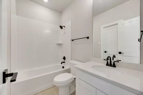 Bath - 1525 Euclid Aly, Corinth, TX 76208 photo 3 of 4