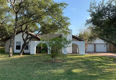 3111 Traylor Blvd, Rockport, TX 78382