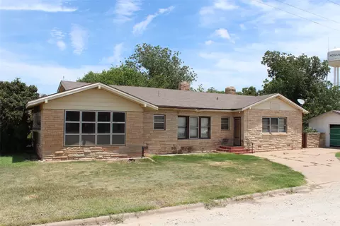 410 N Munday Ave, Munday, TX 76371