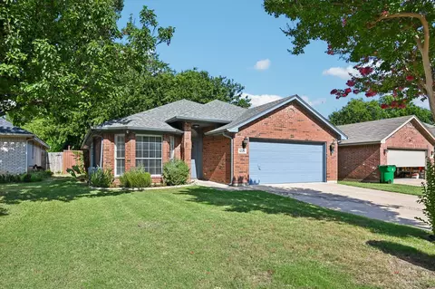 4220 Maryanne Pl, Haltom City, TX 76137