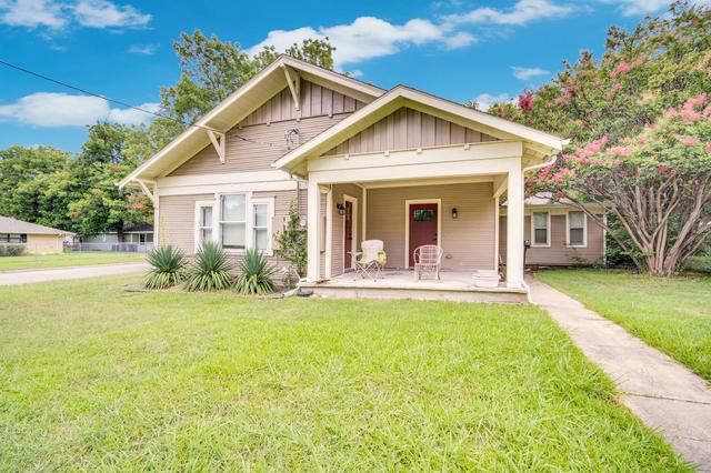 208 W Denton St, Ennis, TX 75119