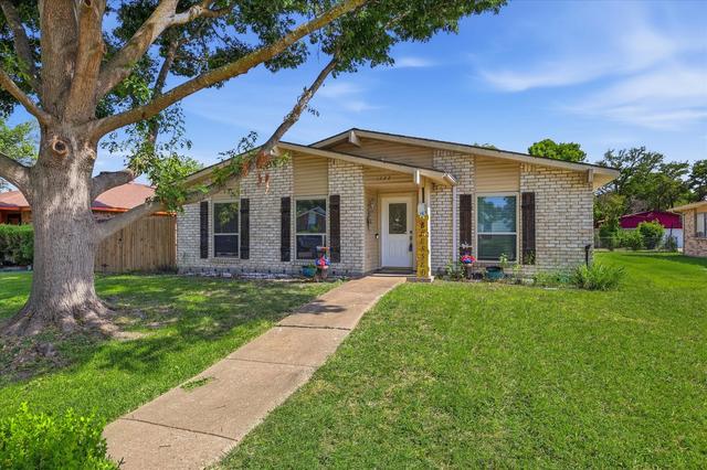 1322 Paris Dr, Garland, TX 75040
