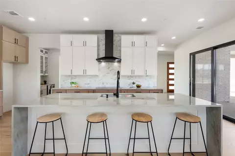 Kitchen - 349 Valley Trl, Red Oak, TX 75154 photo 4 of 7