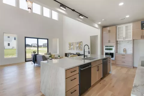 Kitchen - 349 Valley Trl, Red Oak, TX 75154 photo 2 of 7