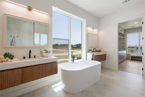 Bath - 349 Valley Trl, Red Oak, TX 75154 photo 1 of 4