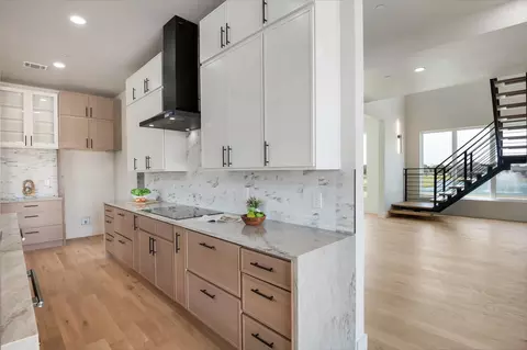 Kitchen - 349 Valley Trl, Red Oak, TX 75154 photo 5 of 7