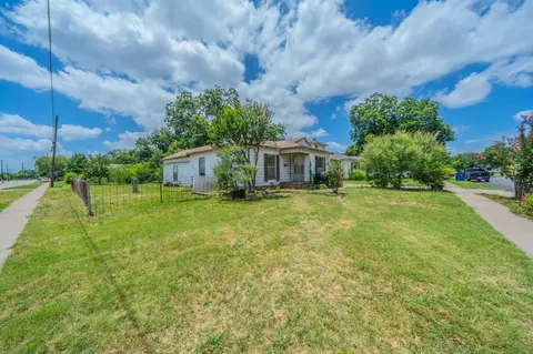 800 Mimosa Dr, Garland, TX 75040