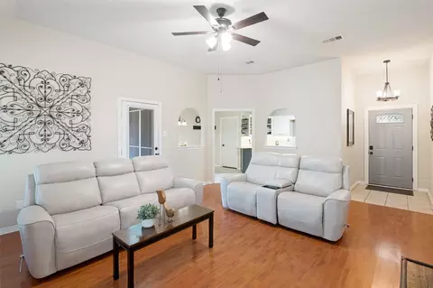 521 Wild Springs Dr, Midlothian, TX 76065