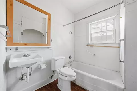 Bath - 2012 N 5th St, Waco, TX 76708 photo 2 of 2