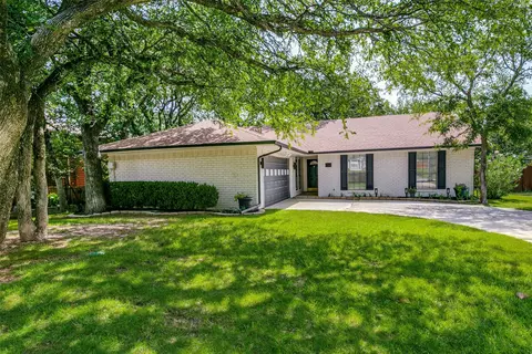 204 Tharp Dr, Highland Village, TX 75077