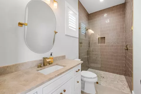 Bath - 814 E Wall St, Grapevine, TX 76051 photo 7 of 7