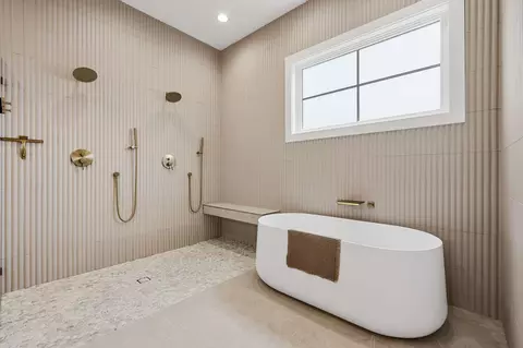 Bath - 814 E Wall St, Grapevine, TX 76051 photo 4 of 7