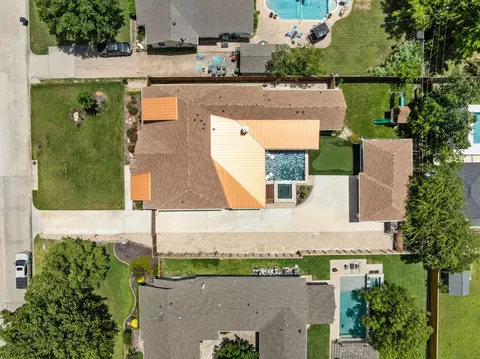 View/Area - 814 E Wall St, Grapevine, TX 76051 photo 2 of 3