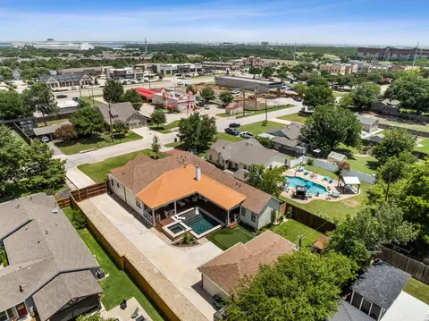 View/Area - 814 E Wall St, Grapevine, TX 76051 photo 3 of 3