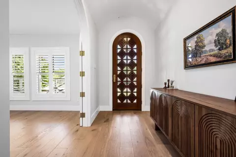 Entry Way - 814 E Wall St, Grapevine, TX 76051 photo 1 of 2
